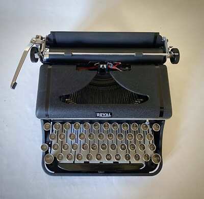 PORTABLE ロイヤルタイプライター ポータブル Vintage Royal Companion Portable Typewriter with original