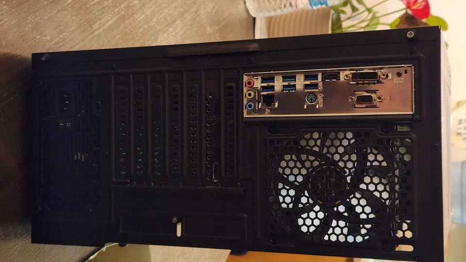 PC Gaming RGB (RTX 3060 MSI 12GB + Ryzen 5 5500 + 16GB 3200Hz RAM + 1TB M.2) Foto 3 de 4