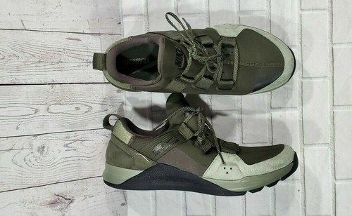 mens nike tech trainer