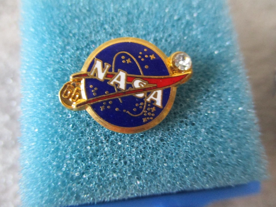 NASA MSFC PINS/TIE TACKS-8*RARO* 55 AÑOS DE SERVICIO+APOLLO LUNAR ROVER+COHETE SATURNO+ Foto 3 de 4