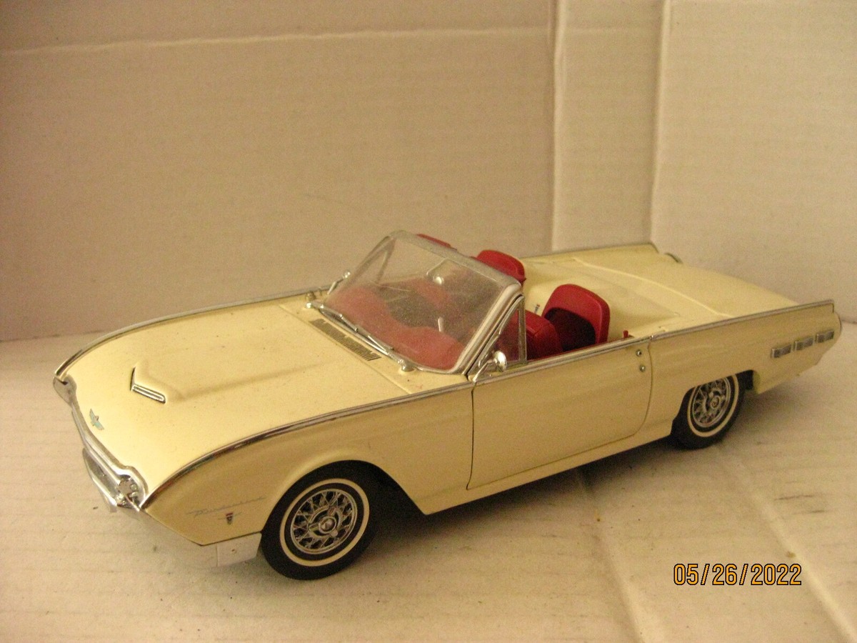 ミニカー ダイキャスト 1962 ford thunderbird sports 1962 FORD THUNDERBIRD SPORT ROADSTER 1/25 SCALE DIECAST BY