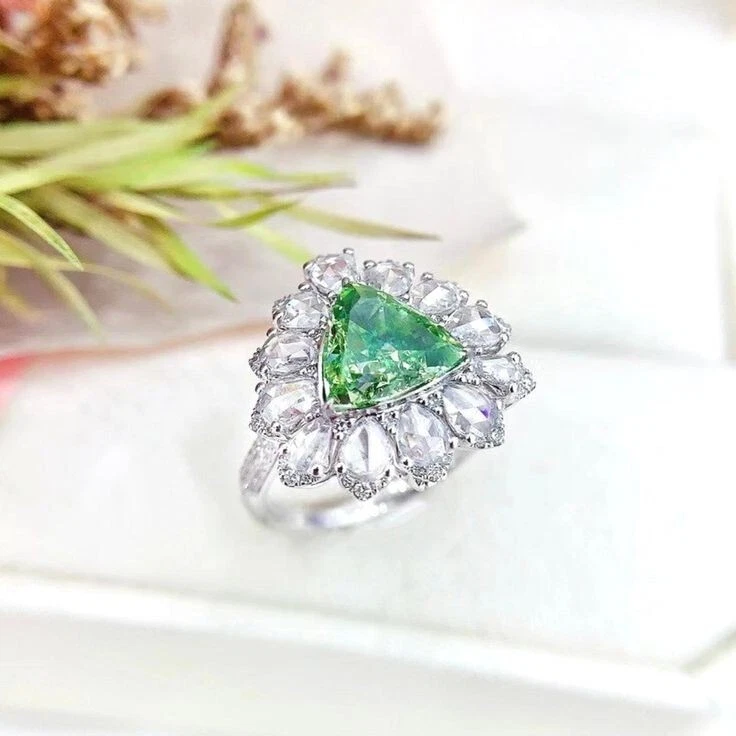 3.27 TCW Simulated Trillion Peridot & Pear Sapphire Flower Design Ring For Woman - Image 2 of 4