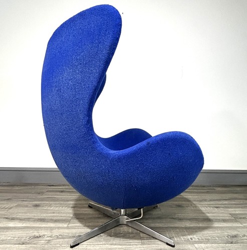 Mid Century Arne Jacobsen/Fritz Hansen Style Egg Chair In Cobalt - Picture 6 of 9