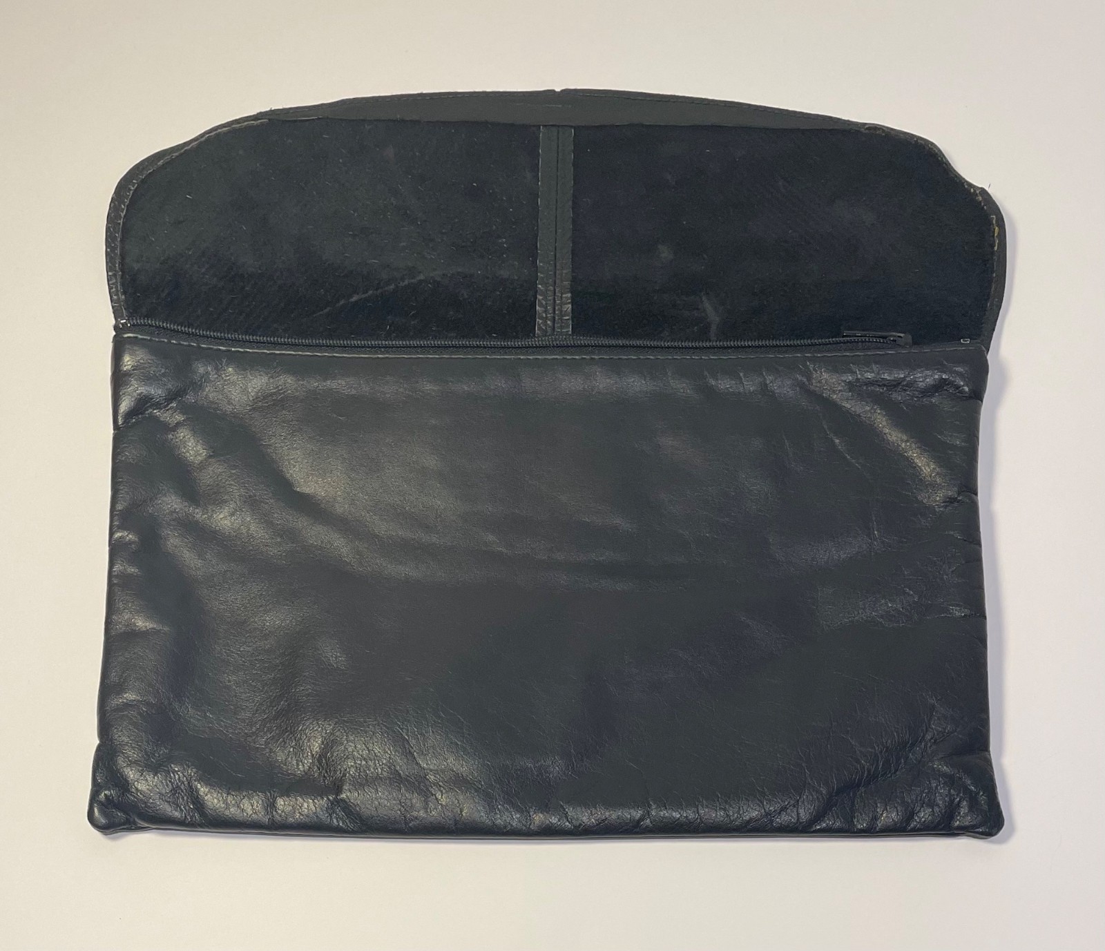 Vtg Karavan Black Leather Envelope Clutch Zip Closure Elegant Event Minimalist