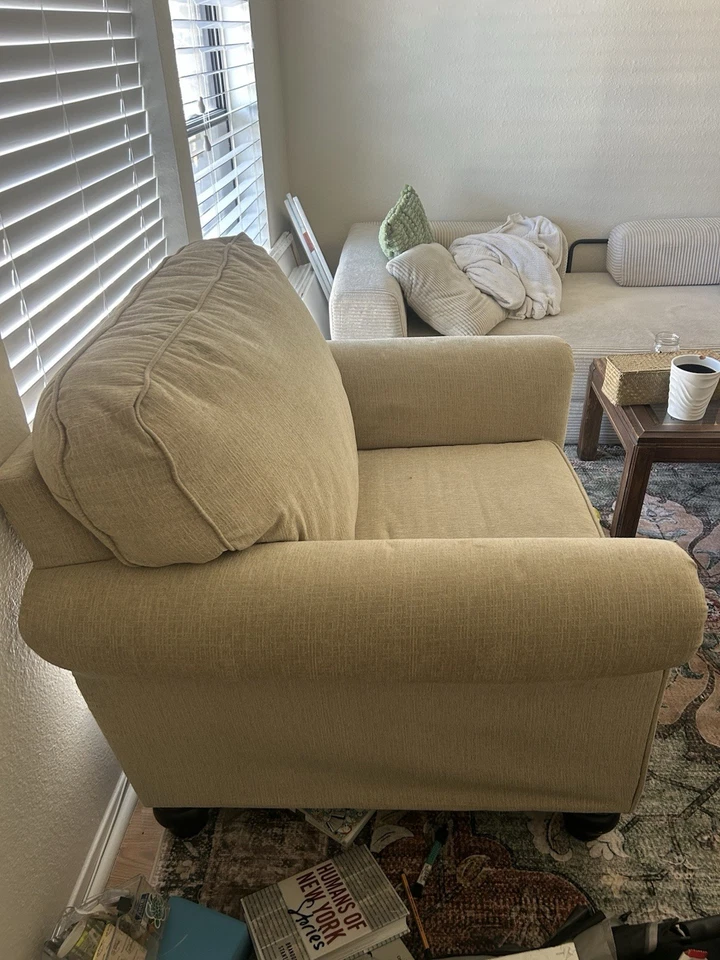 Sillón grande y otomana a juego Foto 3 de 4