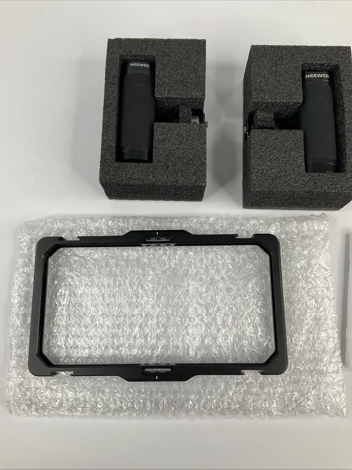 NEEWER Universal Phone Cage Kit With Dual Handle PA009(Read Description) - Image 4 of 4