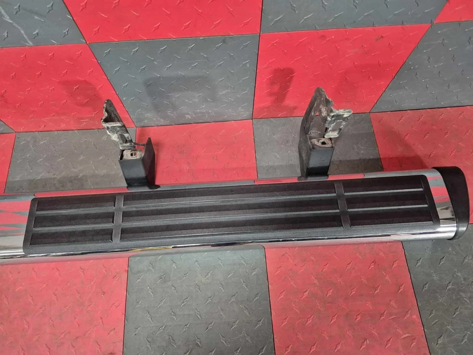 07-13 Silverado Sierra OEM Left Driver Running Board Chrome Nerf Bar - Image 4 of 4