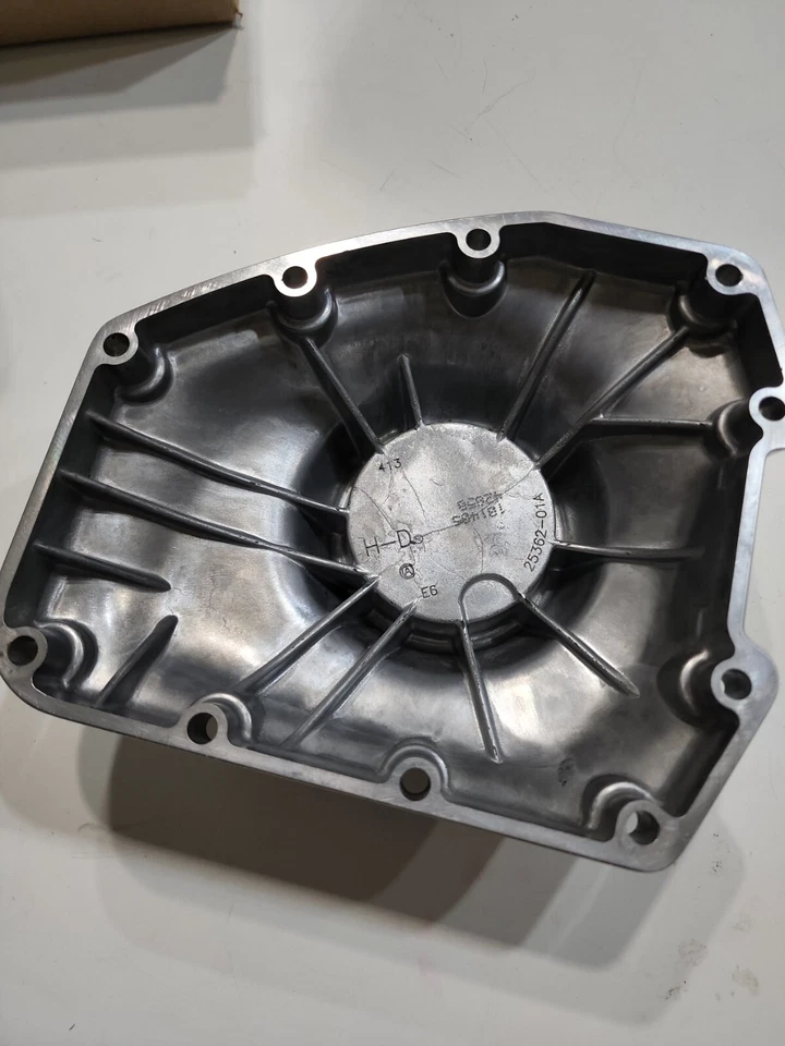 Harley Davidson Road Glide 2006 FLTRI OEM leva engranaje árbol de levas cubierta estuche Foto 3 de 4