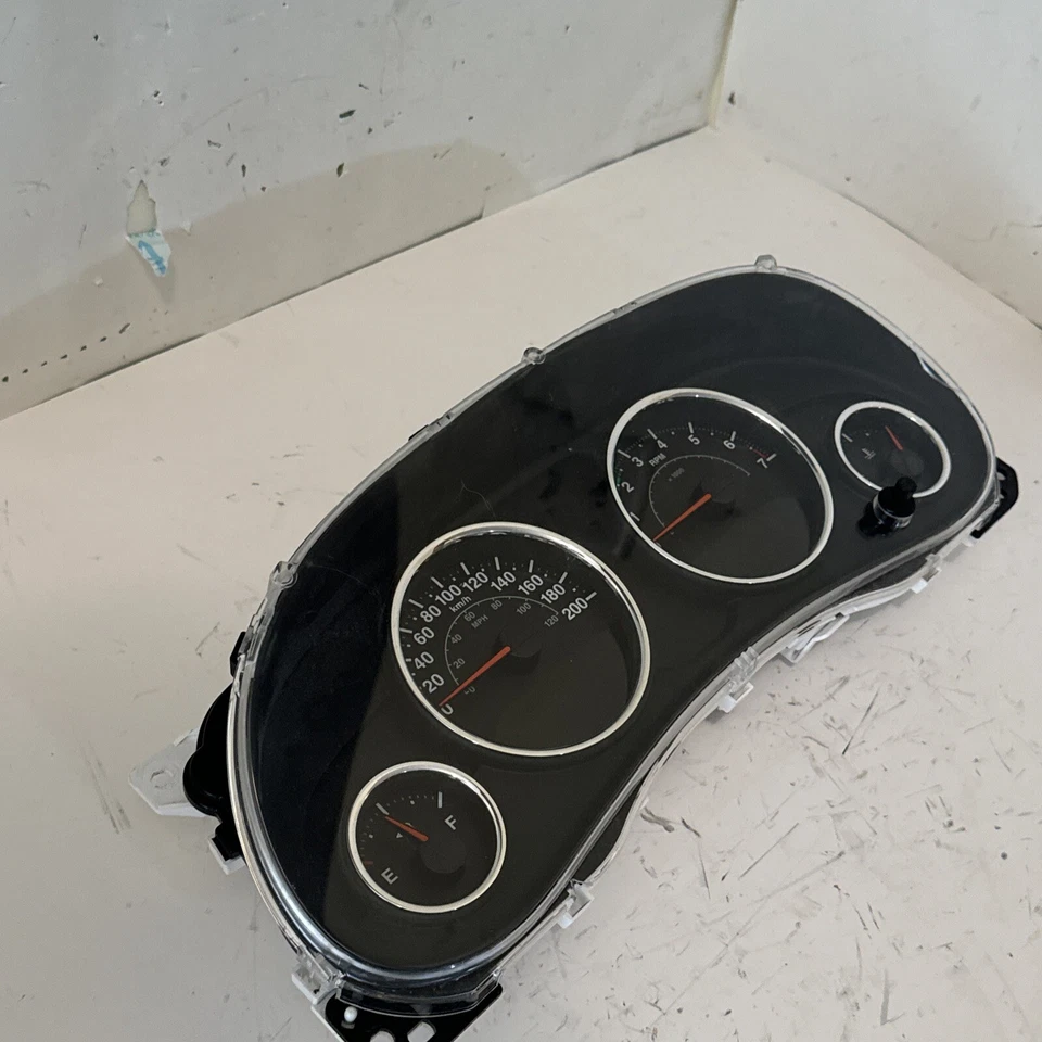 Jeep Wrangler 2016 cuadro de instrumentos velocímetro OEM 56054394AF Foto 3 de 4