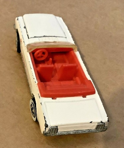 Hot Wheels Ford Mustang Convertible 1983 With White Walls - Picture 6 of 6