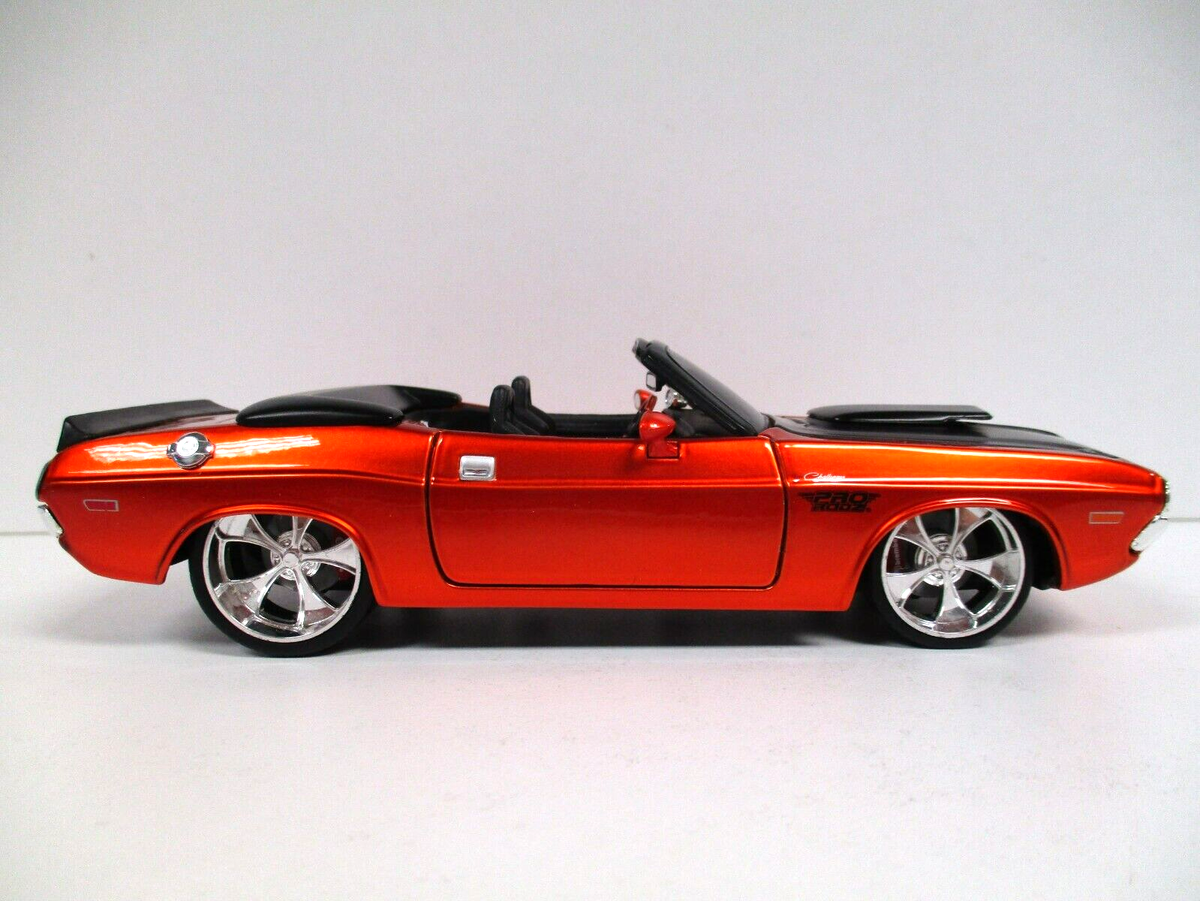 MAISTO 1970 DODGE CHALLENGER R/T PRO- TOURING V-10 VIPER POWERED 1/24  DIECAST