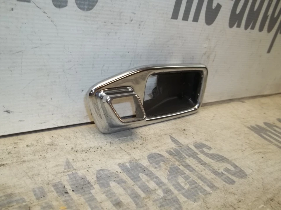 Bisel moldura manija puerta trasera o delantera derecha pasajero mercedes-benz w123 77-85 Foto 2 de 4