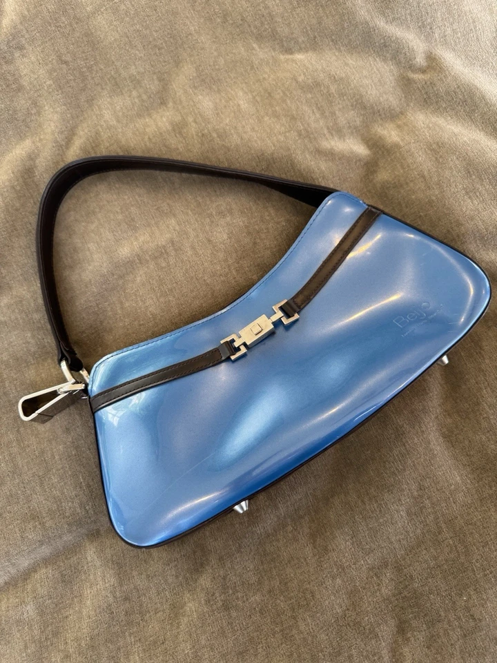 Mini bolso de mano de diseñador Beijo azul cobalto charol Foto 3 de 3