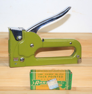 Vintage ARROW Model JT-21 Avocado Green Staple Gun Fastener Enamel Stapler works