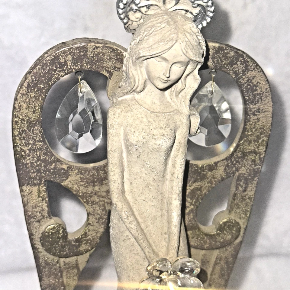 Vintage, Estate, ángel de hormigón de 10" de alto con prismas en sus alas. Impresionante. Foto 3 de 4