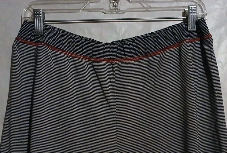 liz clairborne Multicolor Thin Capris Size M NWT - Image 2 of 4