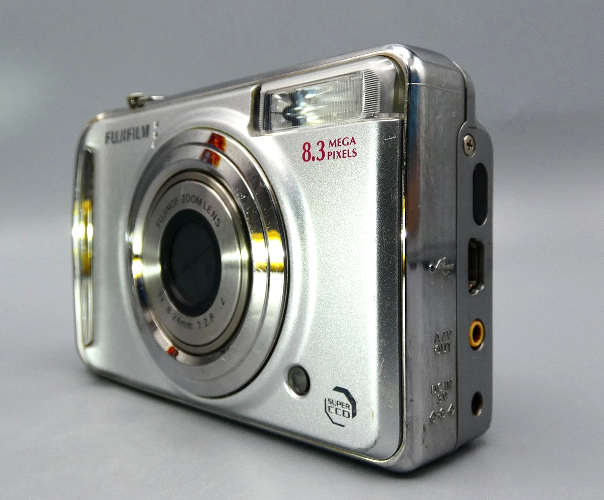 【melody828さま専用】FUJIFILM FINEPIX A800 Fujifilm FinePix A800 8.3 MP Digital Camera Silver Compact + 2GB