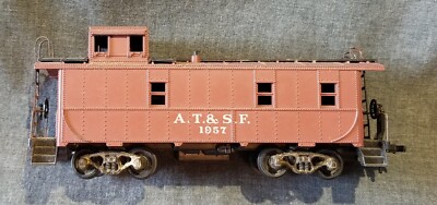 Athearn 1250 SANTA FE 34' Standard Cupola Caboose ATSF  1957 SPRUNG METAL Trucks