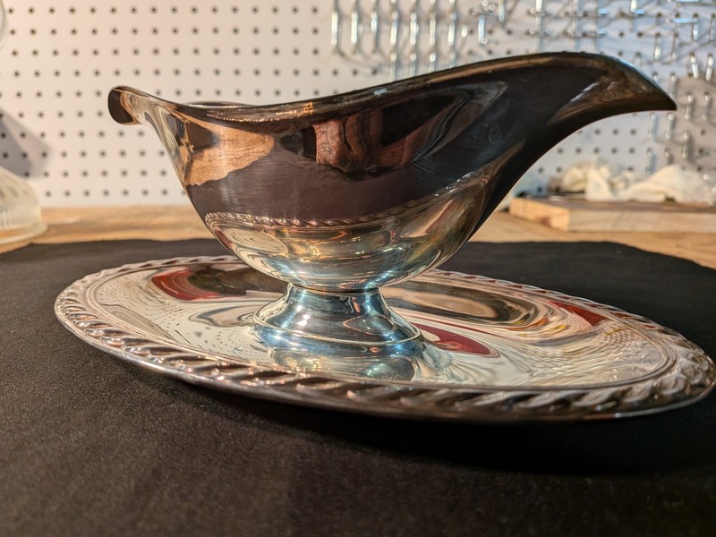 Vintage W.M. Rogers Double Pour Silver Polished Gravy Boat Rope Design