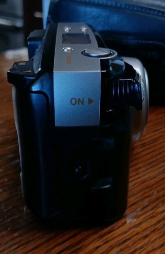 Olympus Infinity Super Zoom 3500 DLX 35mm Point & Shoot Film Camera & Case - Picture 7 of 13