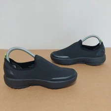 OOFOS OOmg Eezee Low Recovery Shoes Women's Size 8 Black / Black