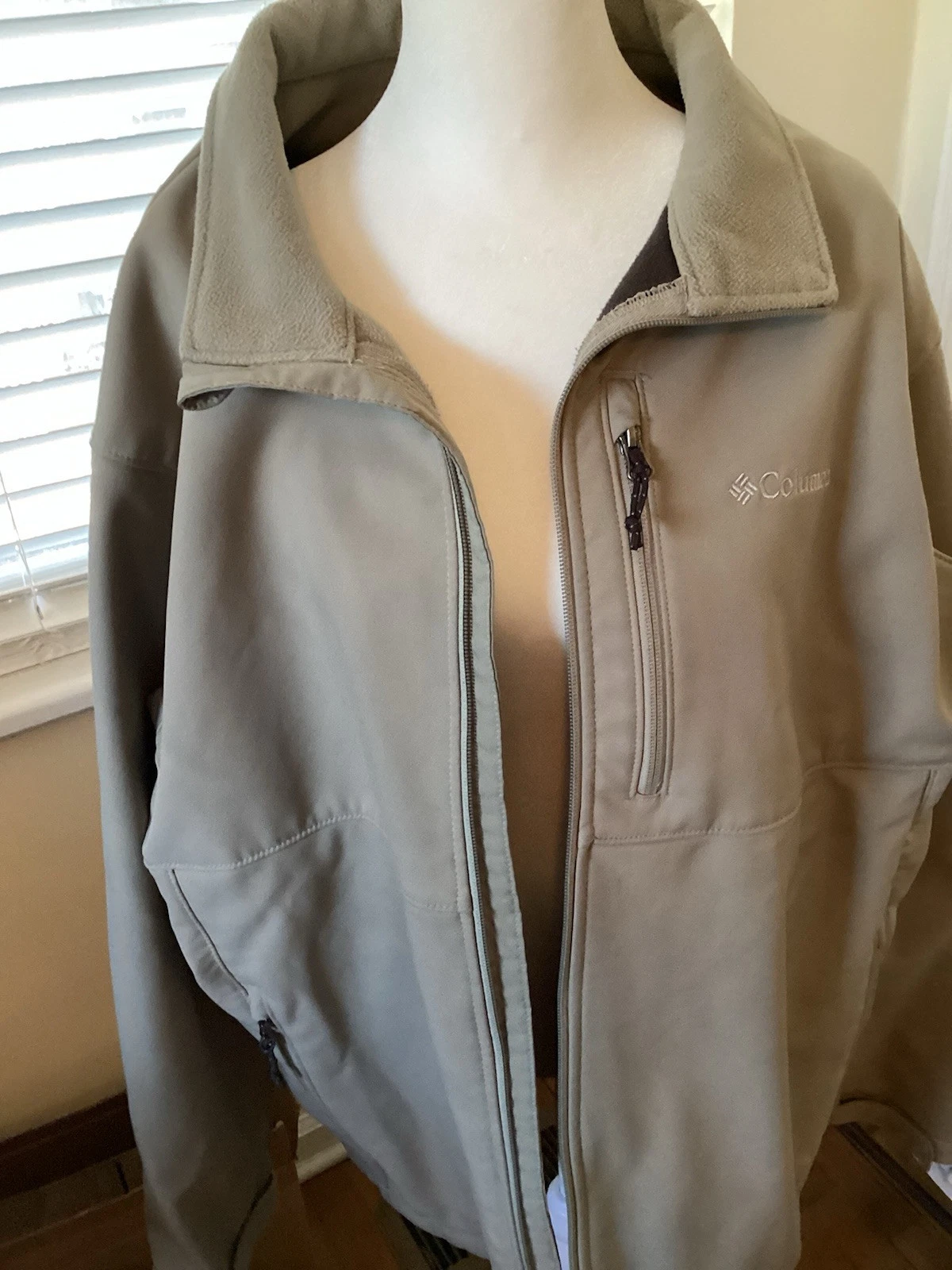 Columbia Men’s Medium weight Coat Front Zip Gray Size XXL