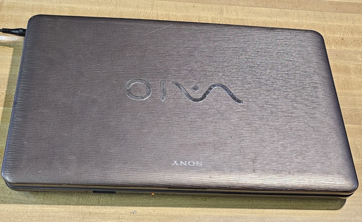 Rare Sony VAIO VGN-NW240F 🦖 WIN7 2.2ghz Core Duo 2GB 650GB Works