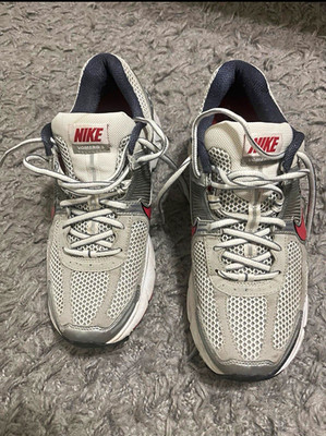 Nike Zoom Vomero 5 Sneaker, Größe: 42, Grau/Weiß/Rot, Herren