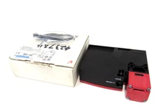 NEW TELEMECANIQUE XCSTE7311 SAFETY INTERLOCK