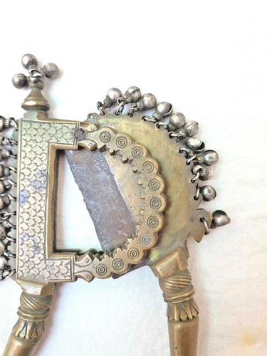 Rare 1850s Old Vintage Mughal Antique Brass & silver Engraved Betel Nut Cutter - 第 3/12 張圖片