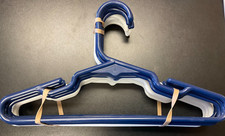 CHILDREN'S ASSORTED CLOTHES HANGERS - 10 IN A SET 5 BLUE, 5 WHITE 