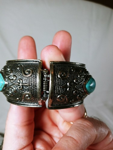 Wide Oxidized Southwest Turquoise Bangle Bracelet BEAUTIFUL - Picture 5 of 8