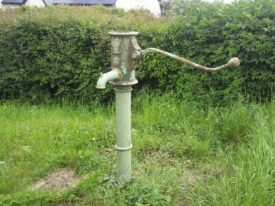 Foto 6x4 Pumpe, Co Dublin Drisnoge schlecht gepflegte Pumpe in Belinstown, C c 2010