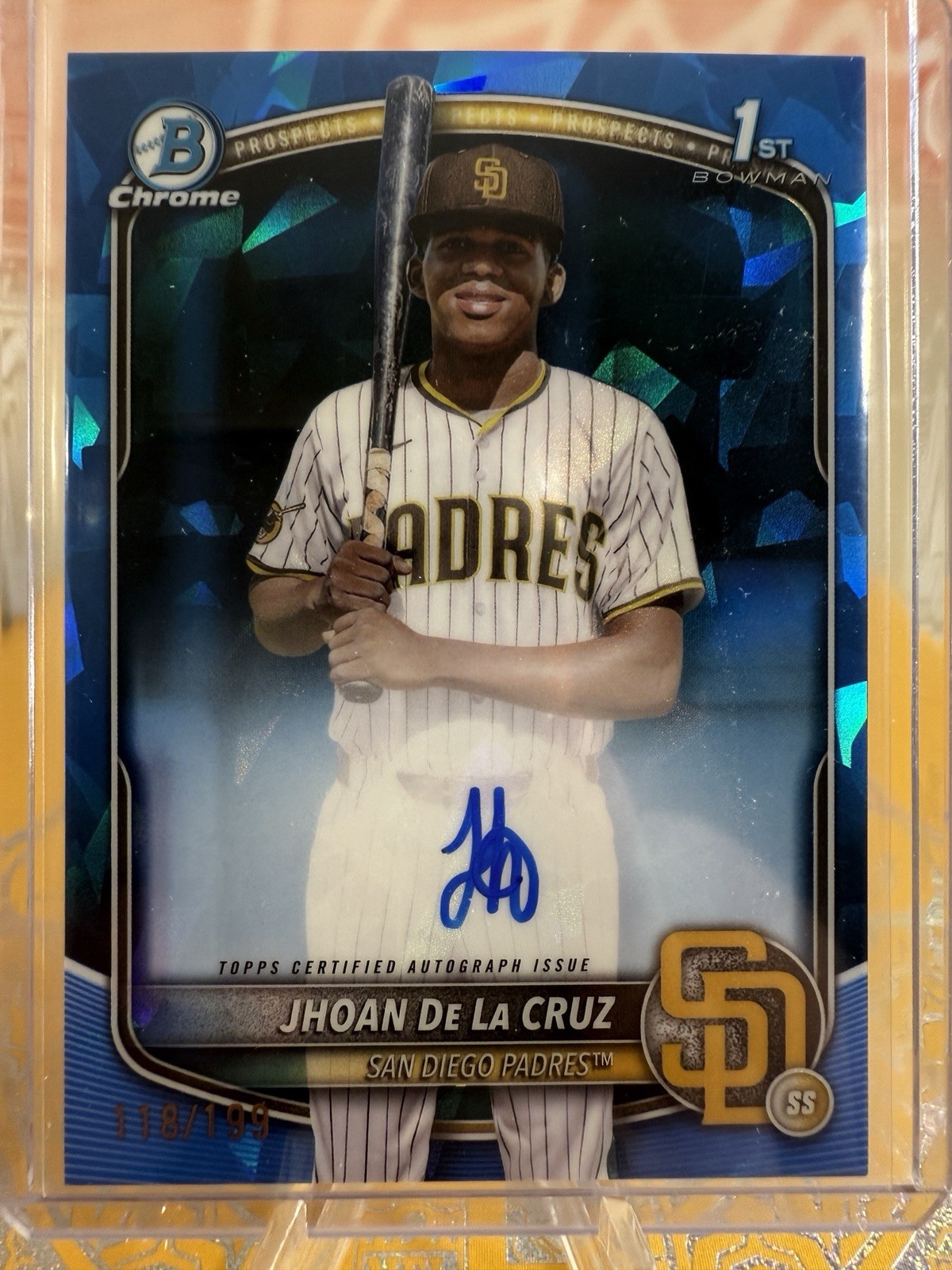2025 Bowman Chrome Sapphire JHOAN DE LA CRUZ 1st🚨Refractor Auto /199🚨Padres