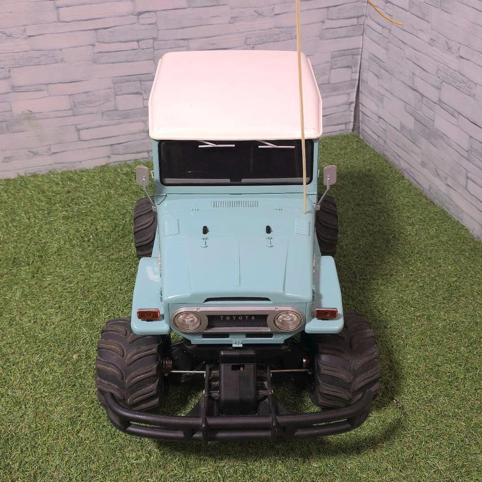 Aoshima Toyota Land Cruiser 40 Series Fj40v Rc Car 1/18 Scale Fj40 Remote - Image 2 of 4