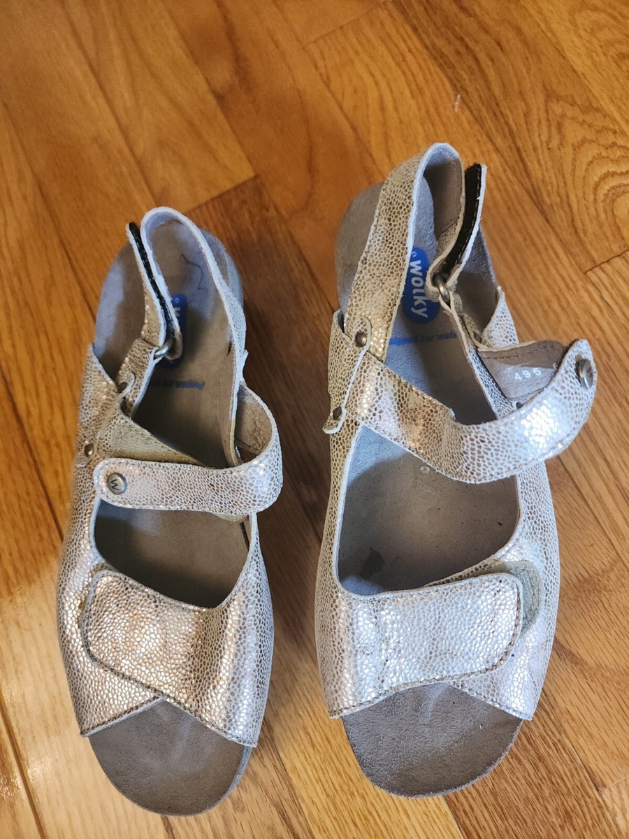 Wolky 38 Women's Metallic Gold US Size Low Wedge Slingback