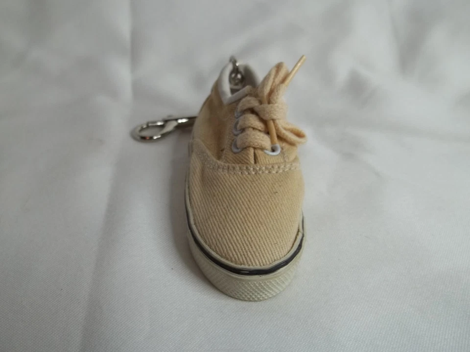 Llavero Zapatilla Deportiva Coca Cola Coca Baja De Colección #2 Foto 2 de 4