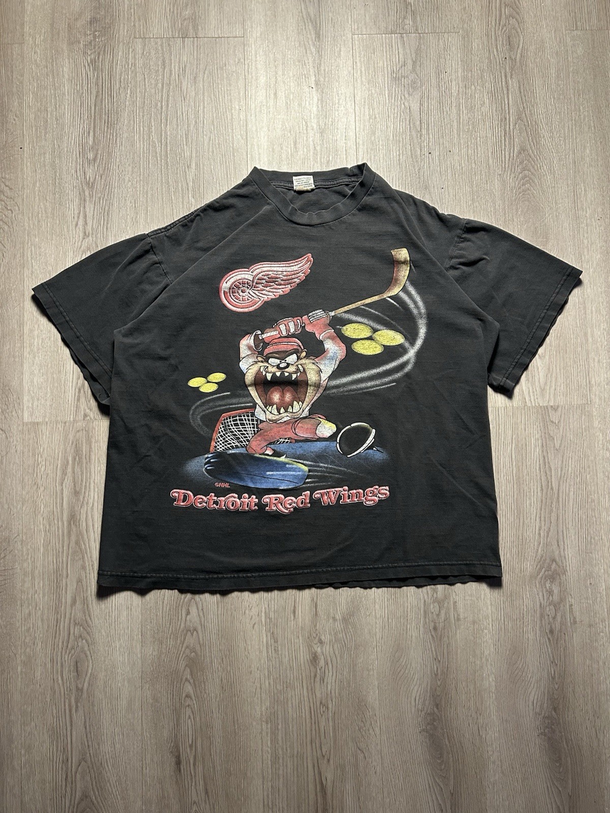 Vintage Tasmanian Devil Taz Detroit Red Wings Hockey Tee Size Large Looney Toons