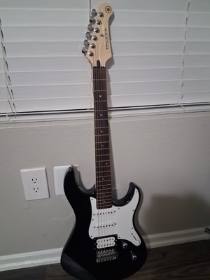 Unused Yamaha PAC112V Pacifica Electric Guitar, Black (With Gator hardcase)