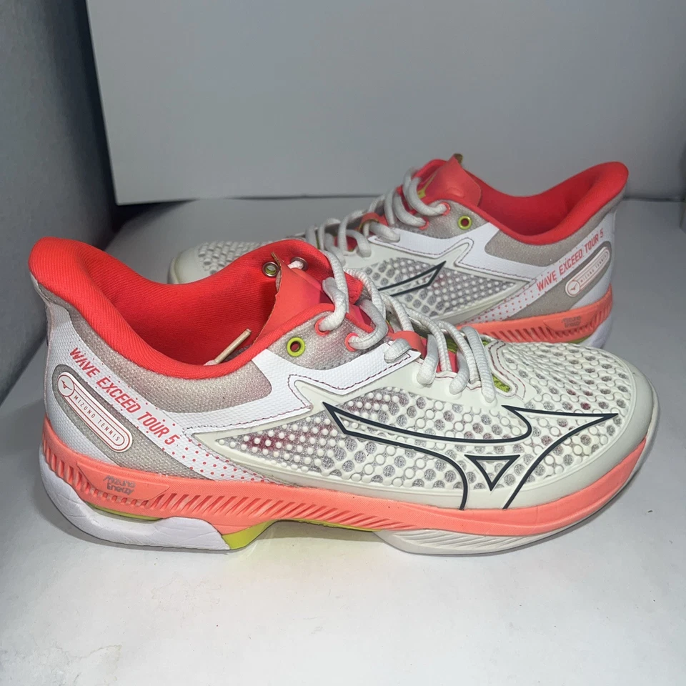🔥ZAPATOS PARA CANCHA DE TENIS MIZUNO WAVE EXCEDER TOUR 5 MUJER Talla 8 AJUSTE CORAL BLANCO Foto 2 de 4