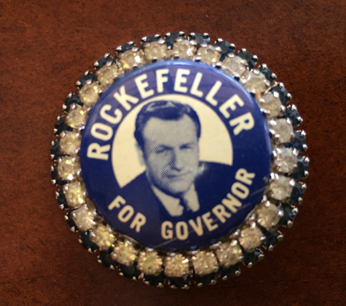 Governor Rockefeller ピンバッジ s-l1200.jpg
