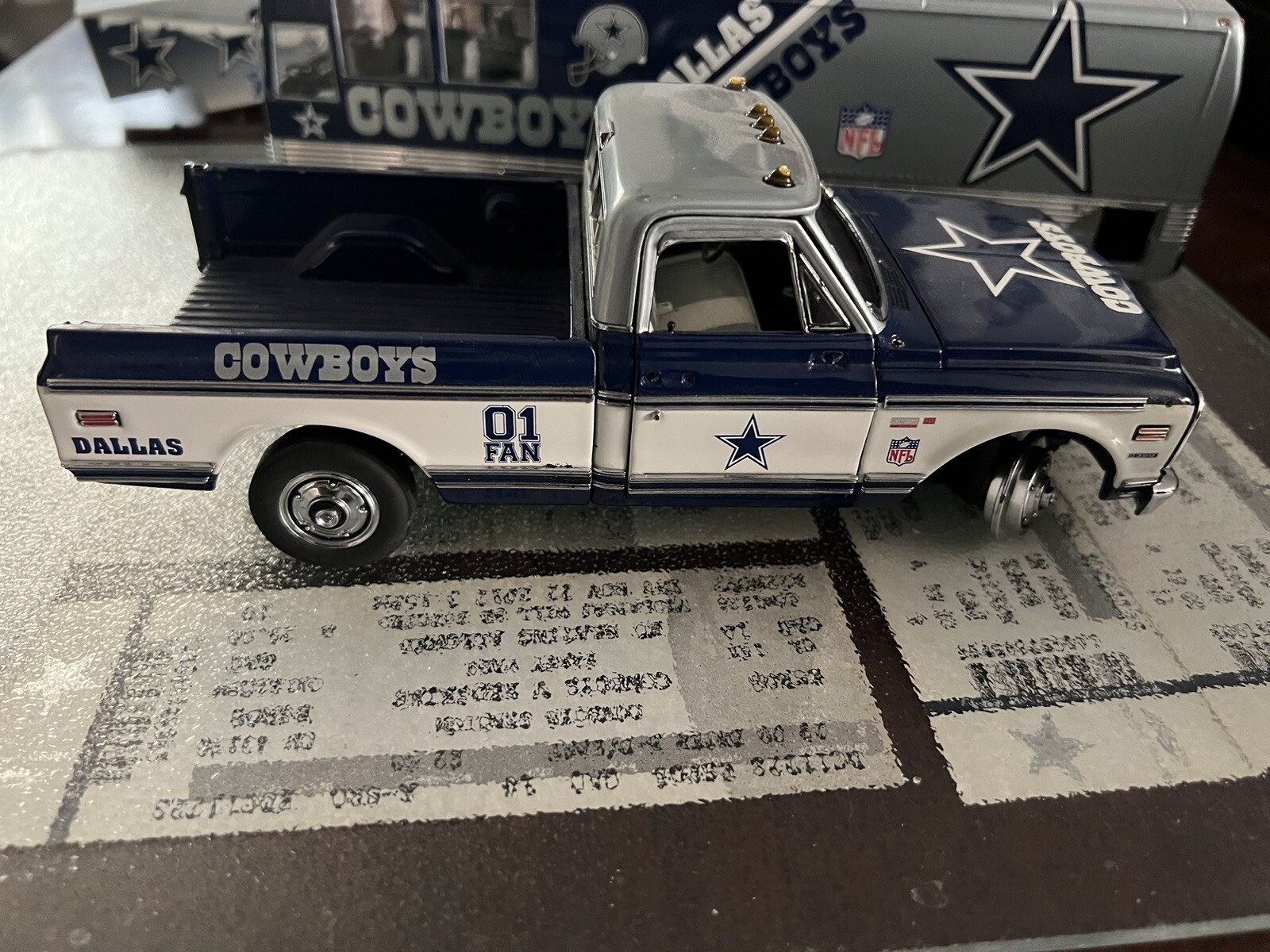 Danbury Mint NFL Dallas Cowboys Chevrolet Truck 1972 DieCast 124