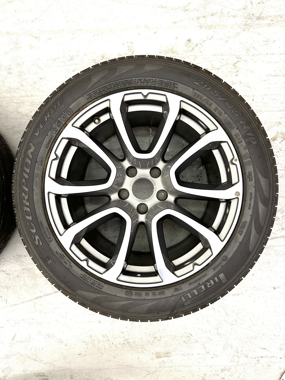 Rear Maserati Levante 19" Wheels 10.5JX19 Rim OEM Factory 670044704 w/ Tires