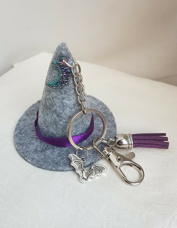 Gorgeous Silver Grey Witches Hat Bag Charm/Key Ring UK