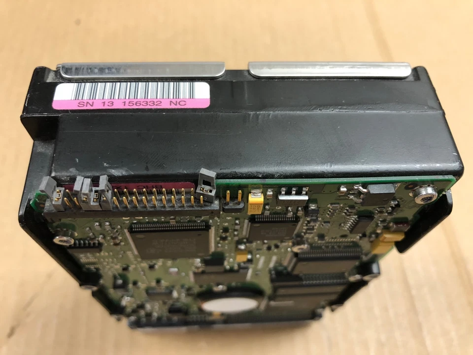 IBM DGVS 9.1GB 10K RPM 1M Ultra2Wide 68 Pin SCSI 1.6" High Internal HDD - Image 3 of 4