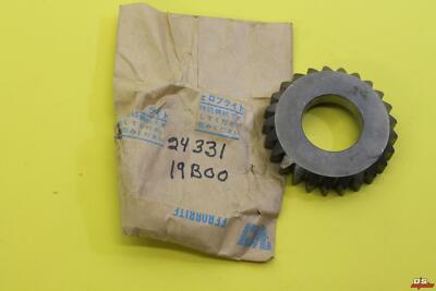 NOS SUZUKI TRANSMISSION 3RD DRIVEN 25T GEAR PART# 24331