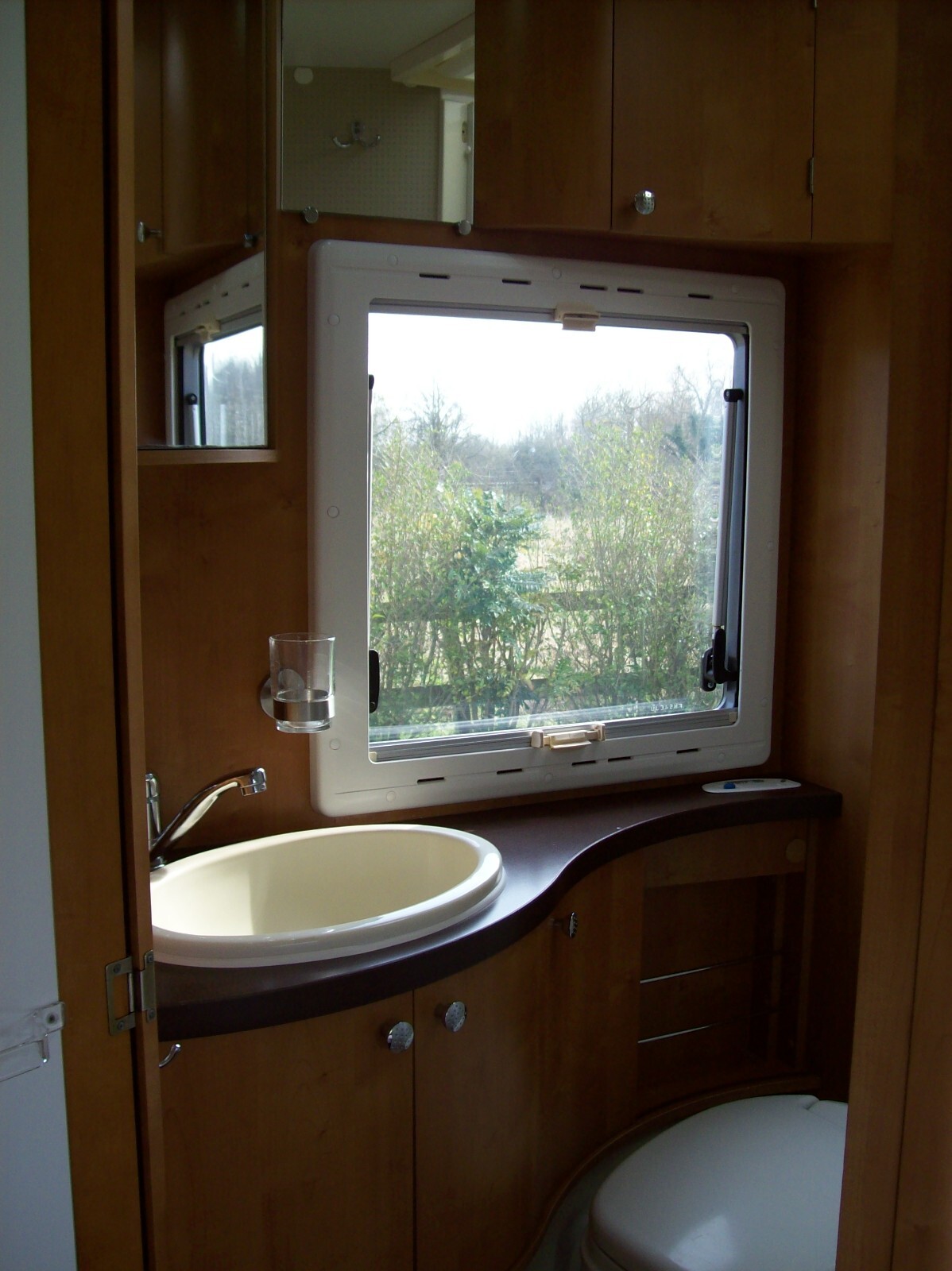 2004 Rapido Le Randonneur 7085f Fiat 2.8 Alko chassis. Towbar, bike