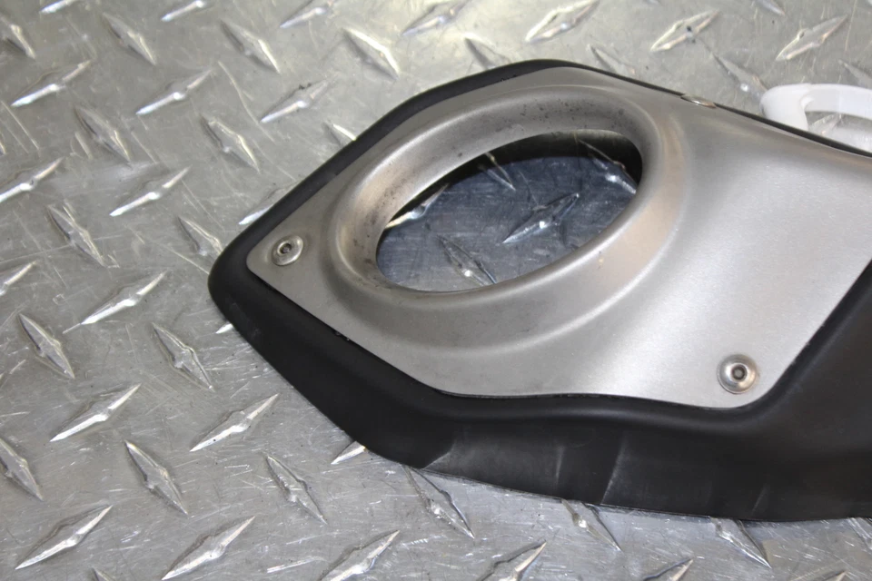 2017 YAMAHA FZ09 FZ-09 REAR BACK MUFFLER EXHAUST PIPE COVER HEAT SHIELD GUARD - Image 2 of 4