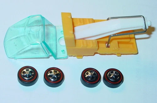 Hot Wheels Redline HEAVYWEIGHTS TOW TRUCK BED KIT w/GLASS & WHEELS -NEW!
