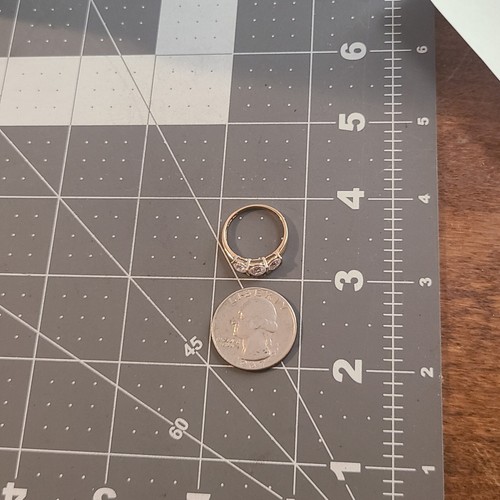 ANELLO VINTAGE ORO 14K 1TCW PIETRE ZIRCONI TRASPARENTI PASSATO PRESENTE FUTURO MISURA 6,75 2,3 GRAMMI - Foto 4 di 4